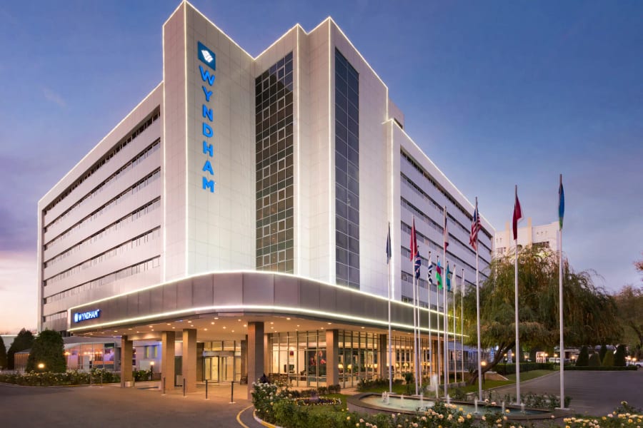 The entrance front of Wyndham Tashkent at dusk